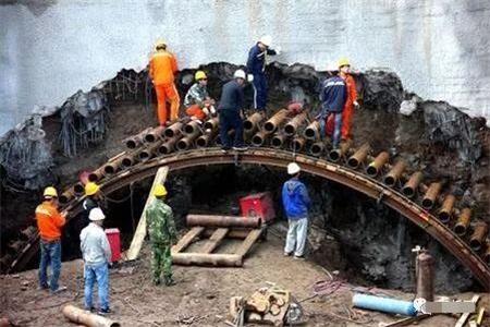 平乡隧道钢花管支护案例